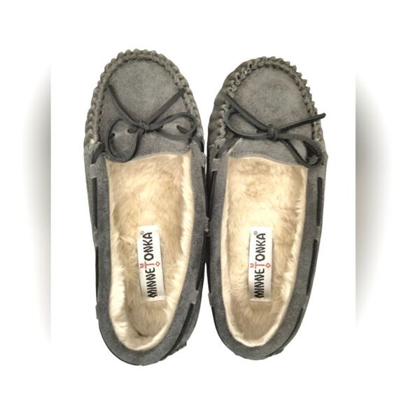 Minnetonka Cally Slipper Gray Suede Sz 6 Leather Upper Faux Fur Liner - Picture 1 of 6